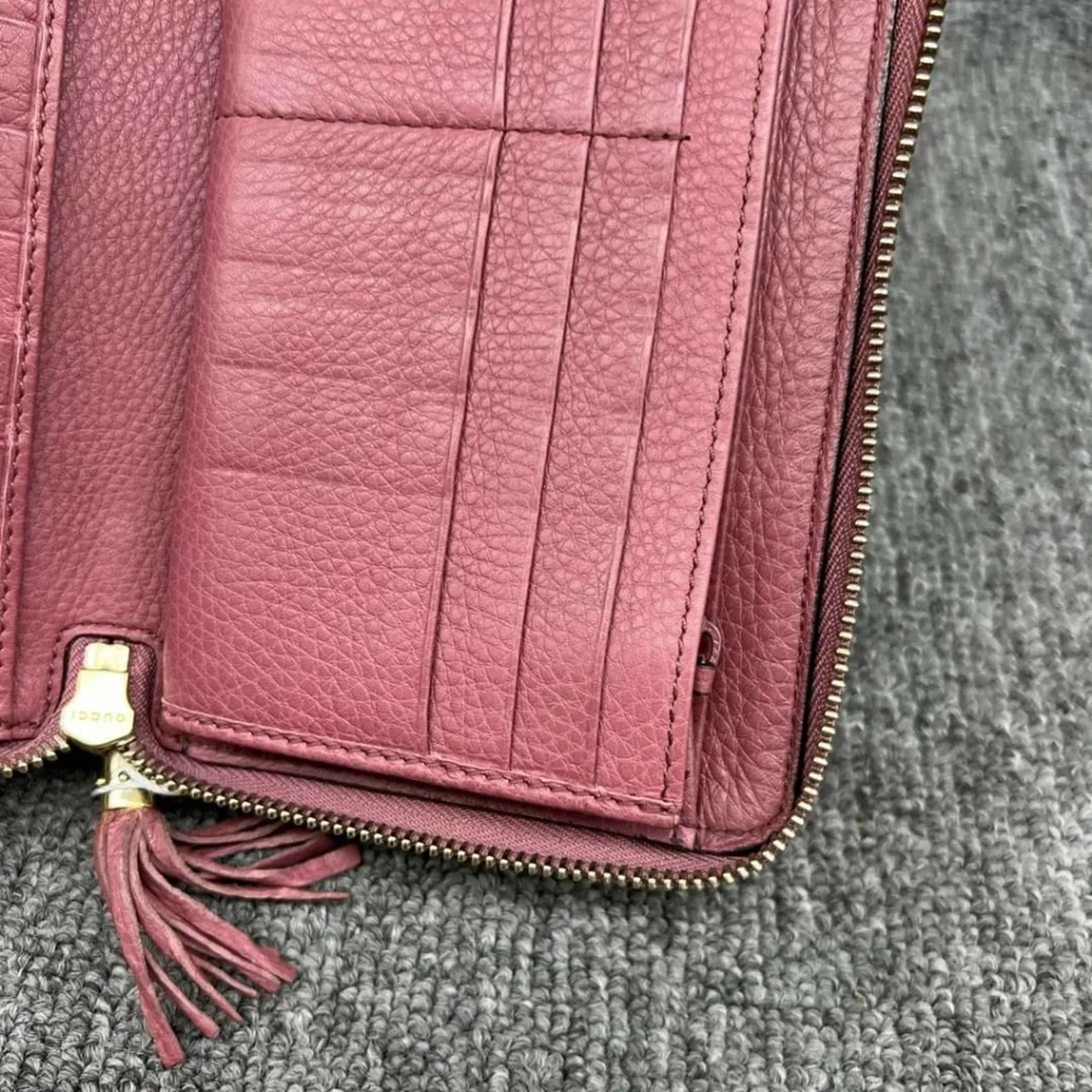 100% Authentic Gucci GG Leather Zippy Wallet