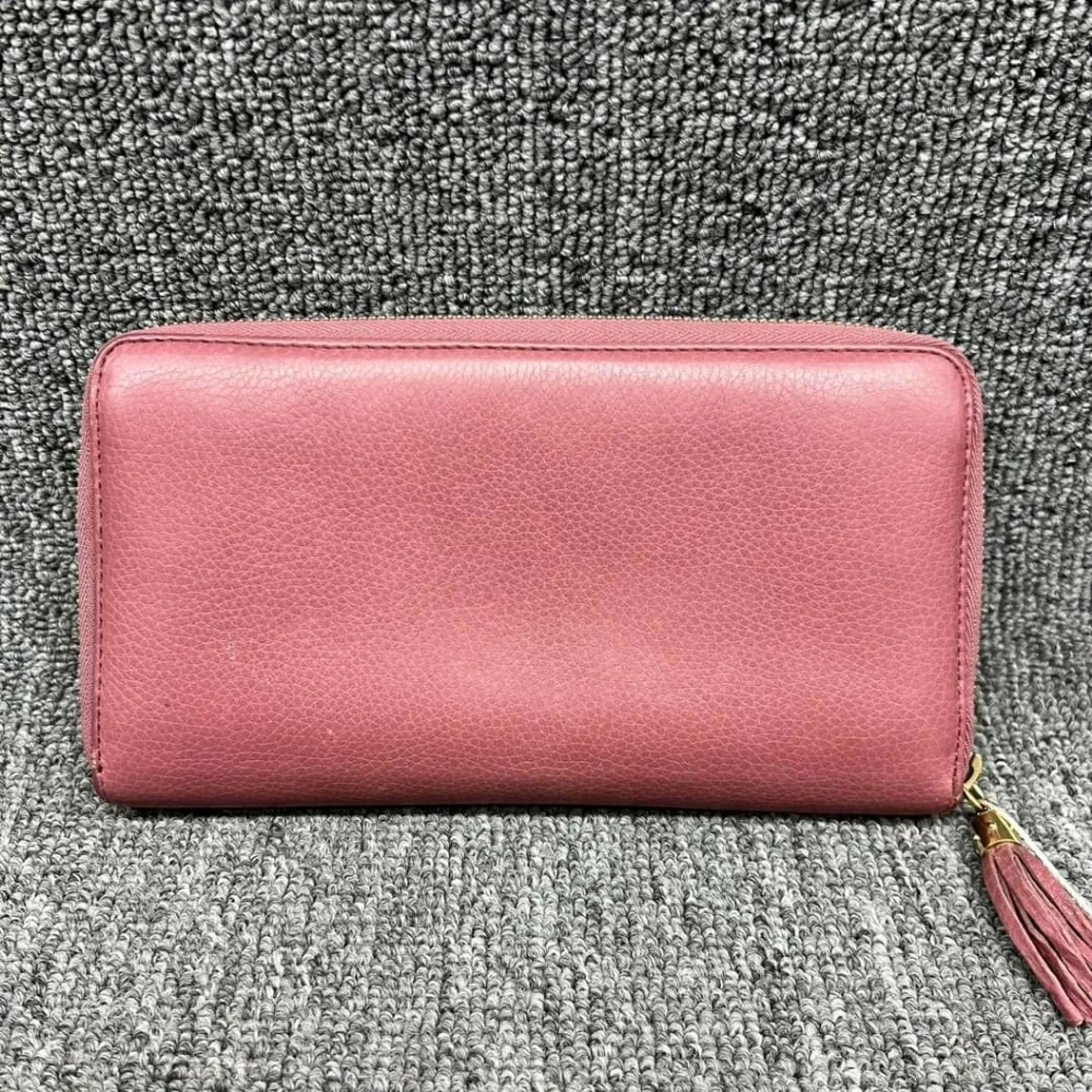 100% Authentic Gucci GG Leather Zippy Wallet