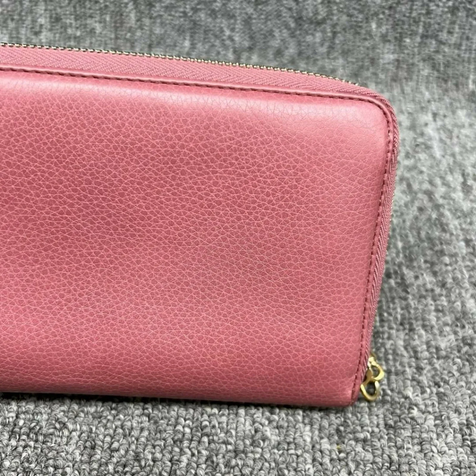100% Authentic Gucci GG Leather Zippy Wallet
