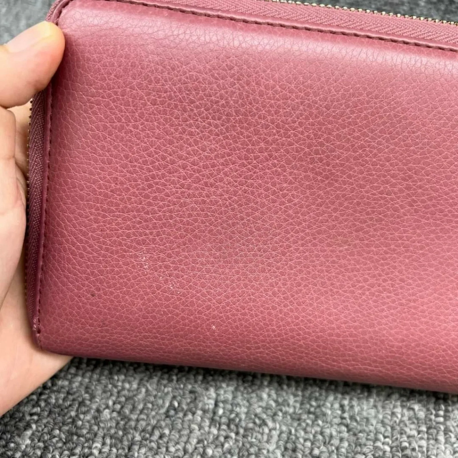 100% Authentic Gucci GG Leather Zippy Wallet