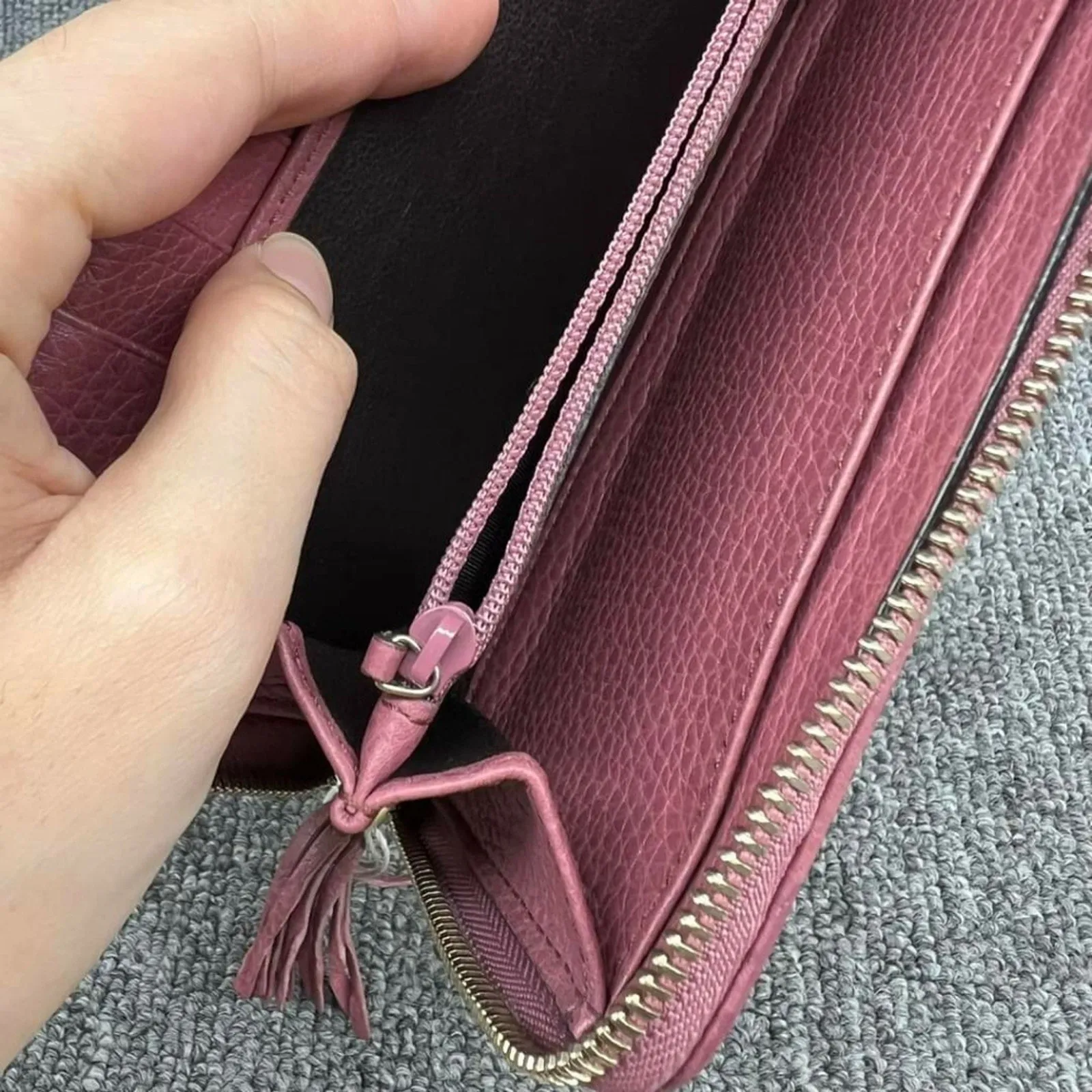 100% Authentic Gucci GG Leather Zippy Wallet