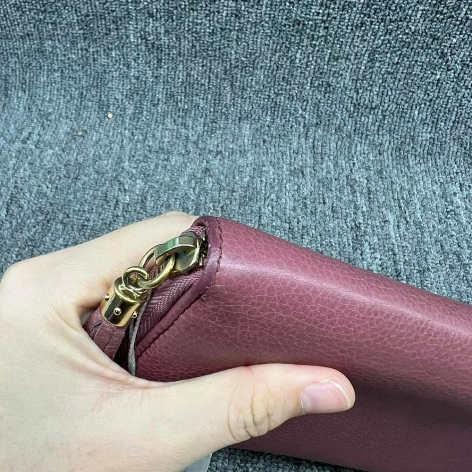 100% Authentic Gucci GG Leather Zippy Wallet
