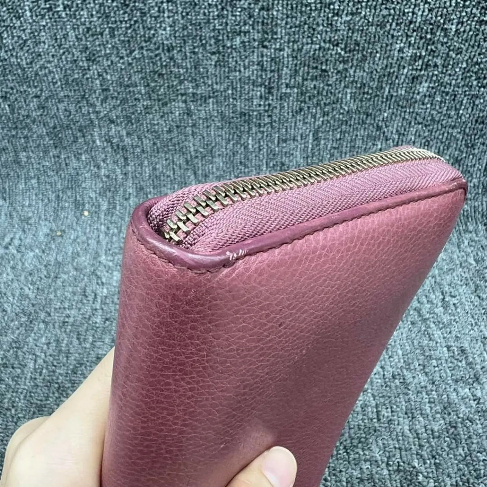 100% Authentic Gucci GG Leather Zippy Wallet