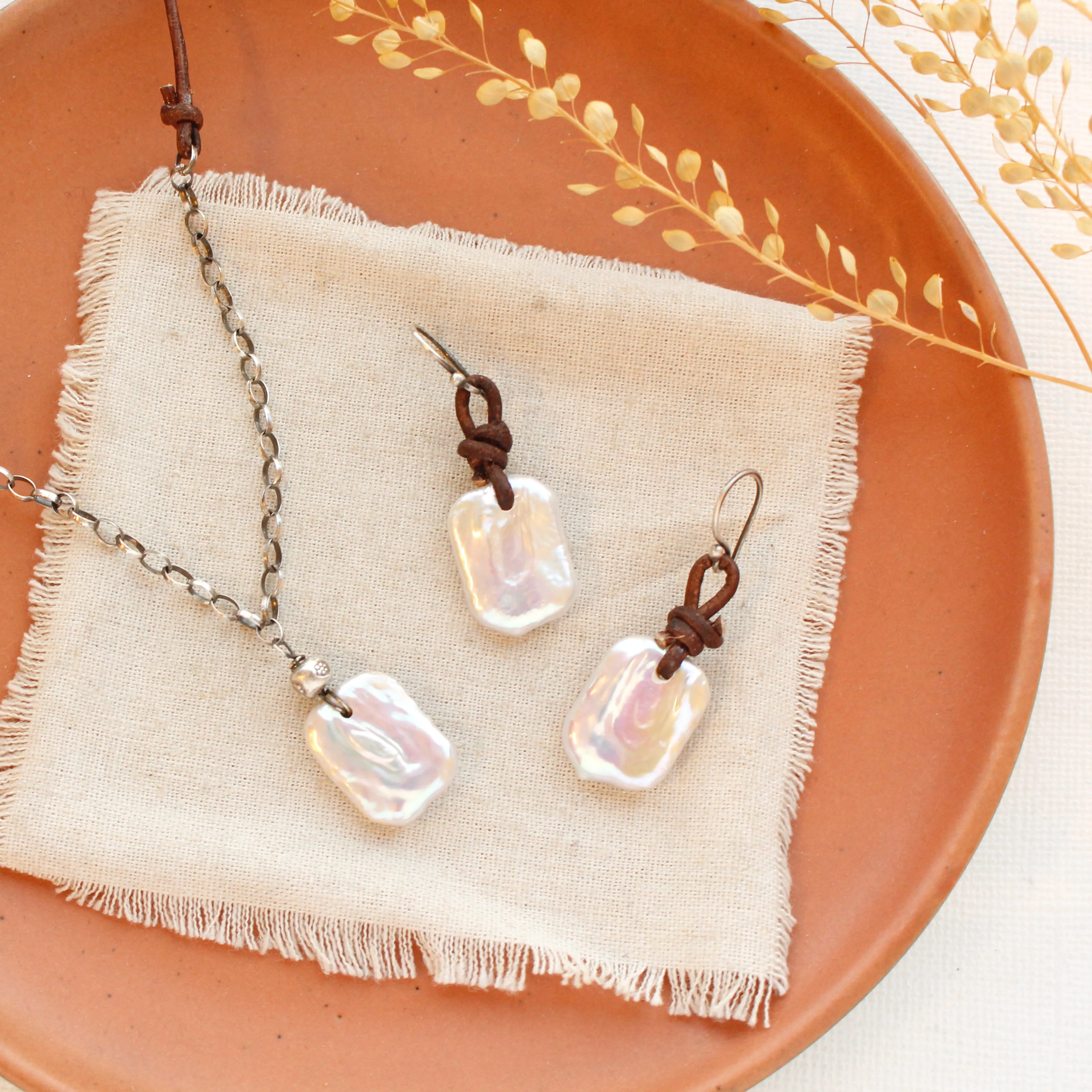 Chain & Leather Pearl Necklace
