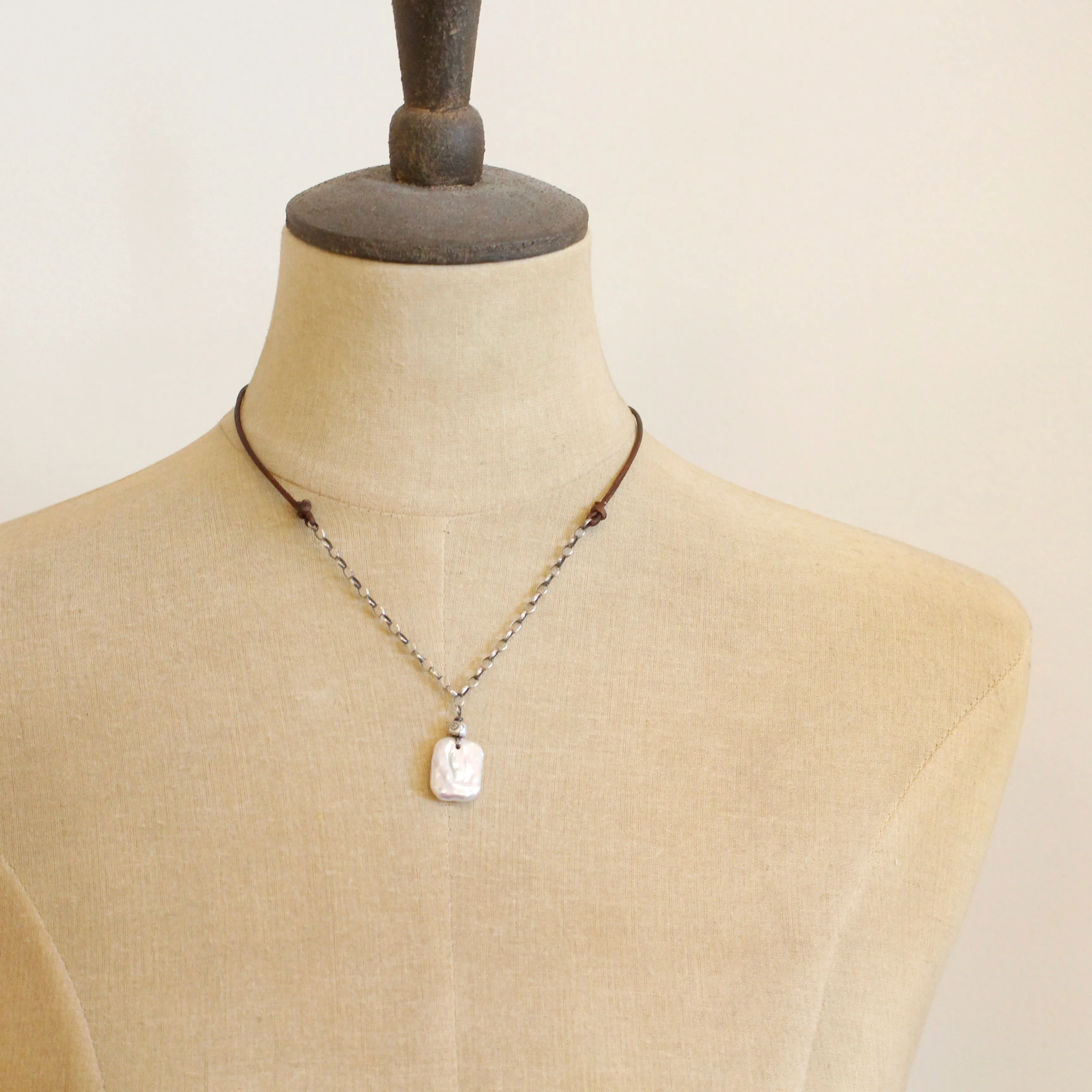 Chain & Leather Pearl Necklace