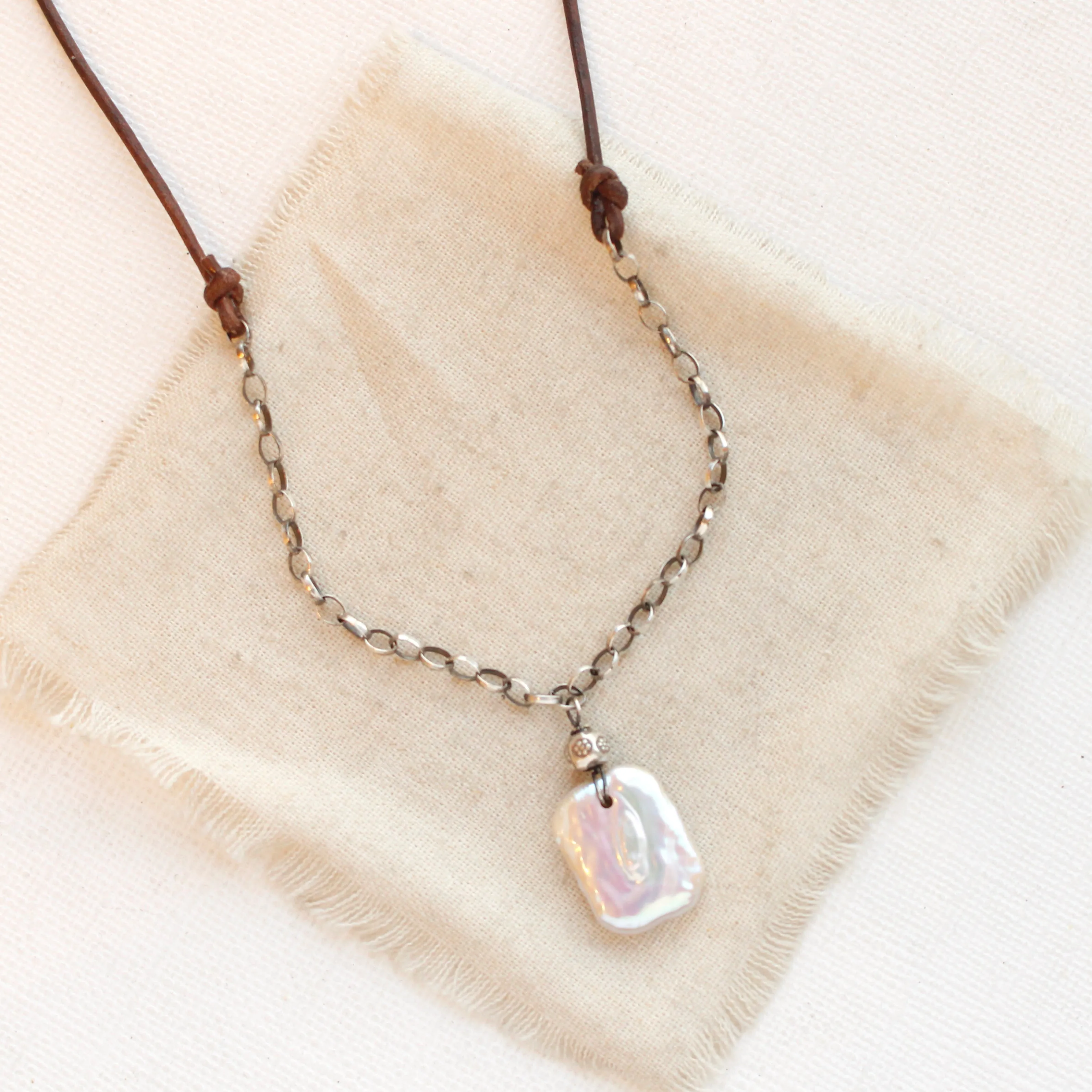 Chain & Leather Pearl Necklace