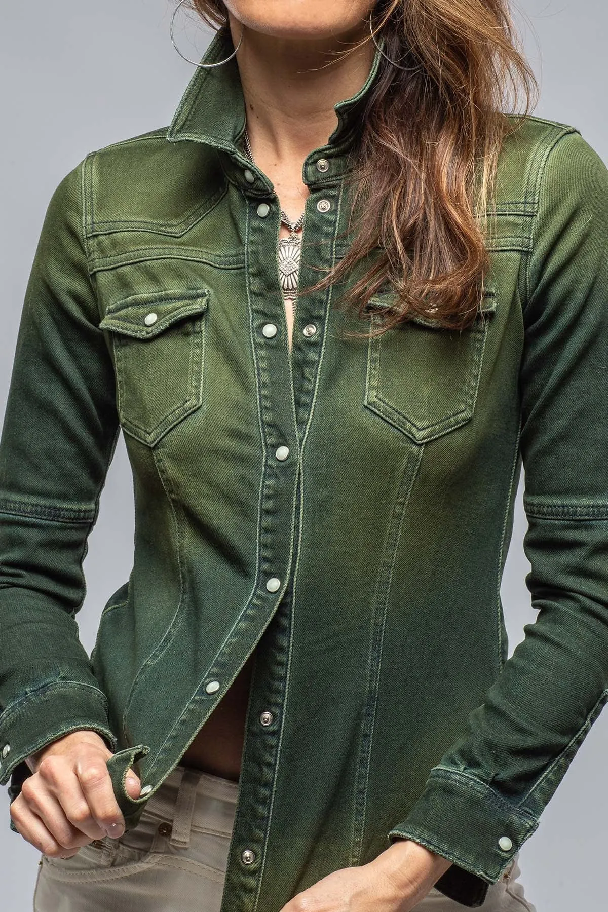 Maddi Fitted Western Snap Shirt In Avocado Over Dye