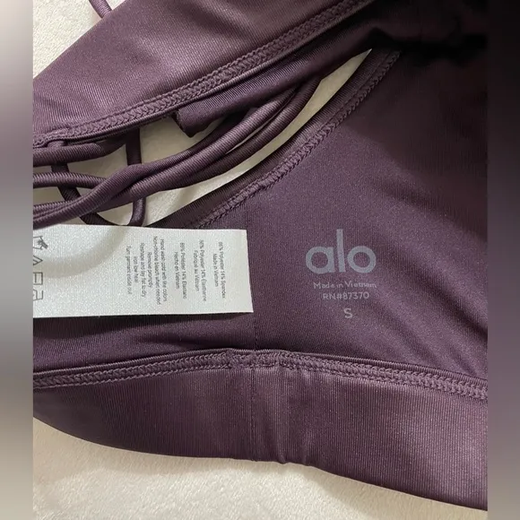 NWOT Alo Yoga Sunny Strappy Bra Eggplant Glossy Size S