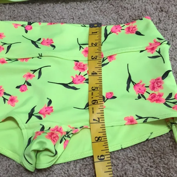 Pink sport XS floral two piece sports bra and shorts athletic set.