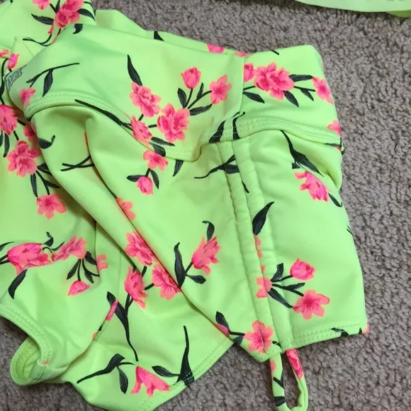 Pink sport XS floral two piece sports bra and shorts athletic set.
