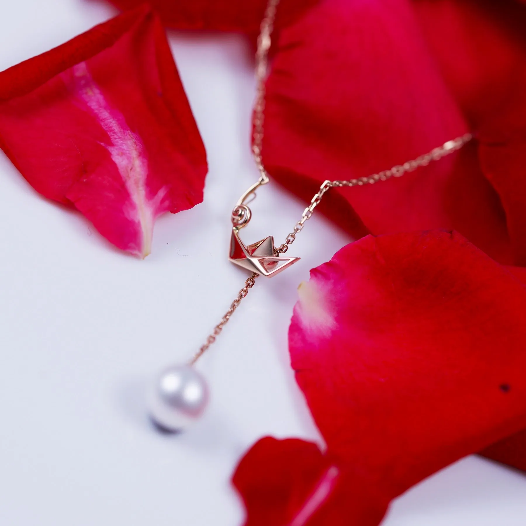 "Origaminx Boat" 18K gold and Akoya pearl, origami-shaped necklace
