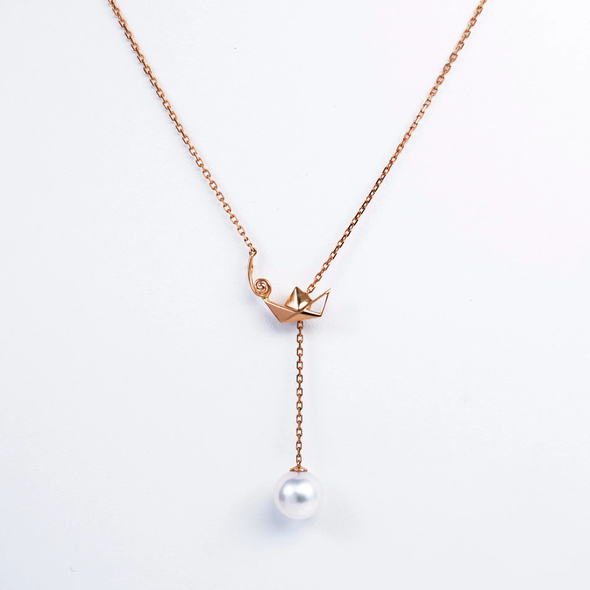 "Origaminx Boat" 18K gold and Akoya pearl, origami-shaped necklace