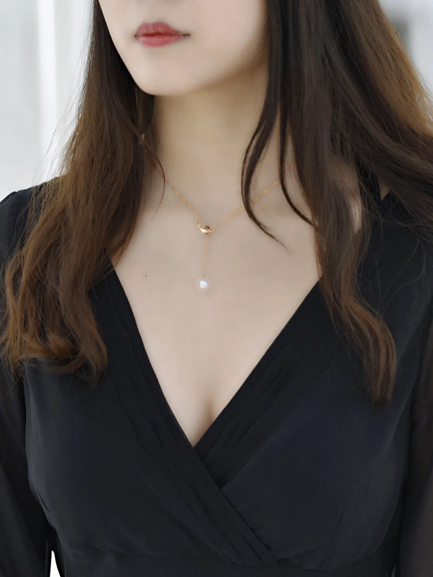 "Origaminx Boat" 18K gold and Akoya pearl, origami-shaped necklace