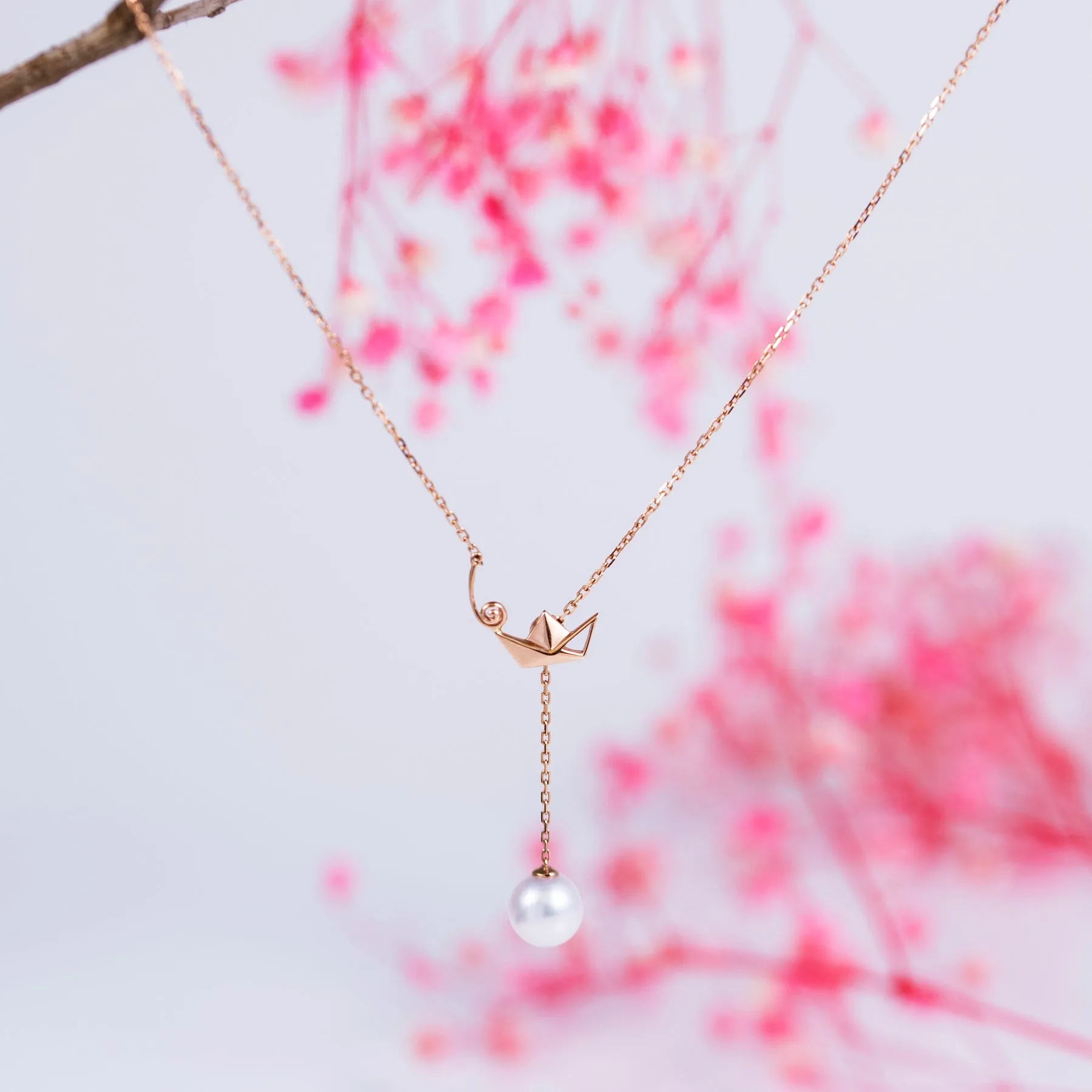 "Origaminx Boat" 18K gold and Akoya pearl, origami-shaped necklace