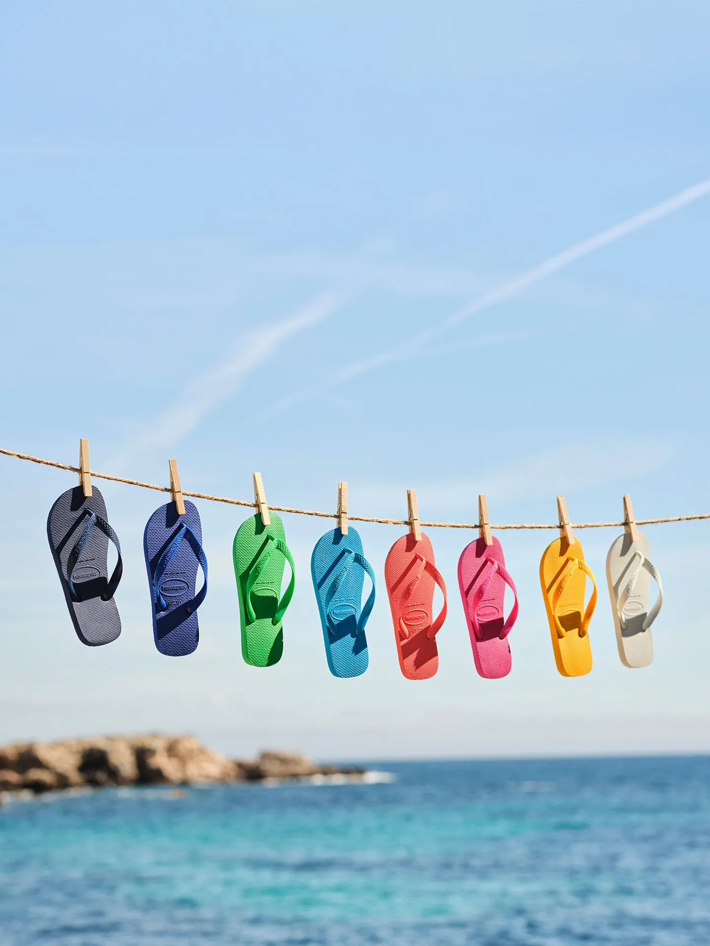 Slim flip-flops, black