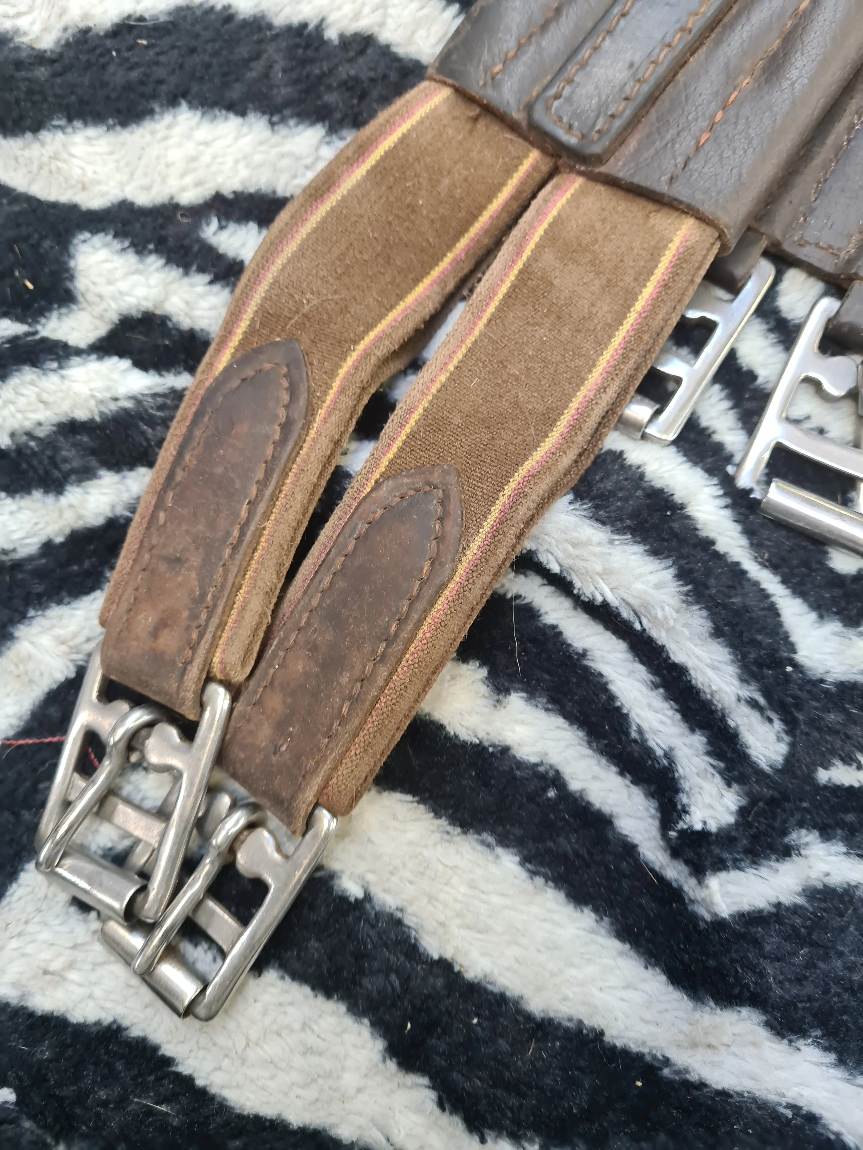 Used 52" brown leather girth FREE POSTAGE ❤️