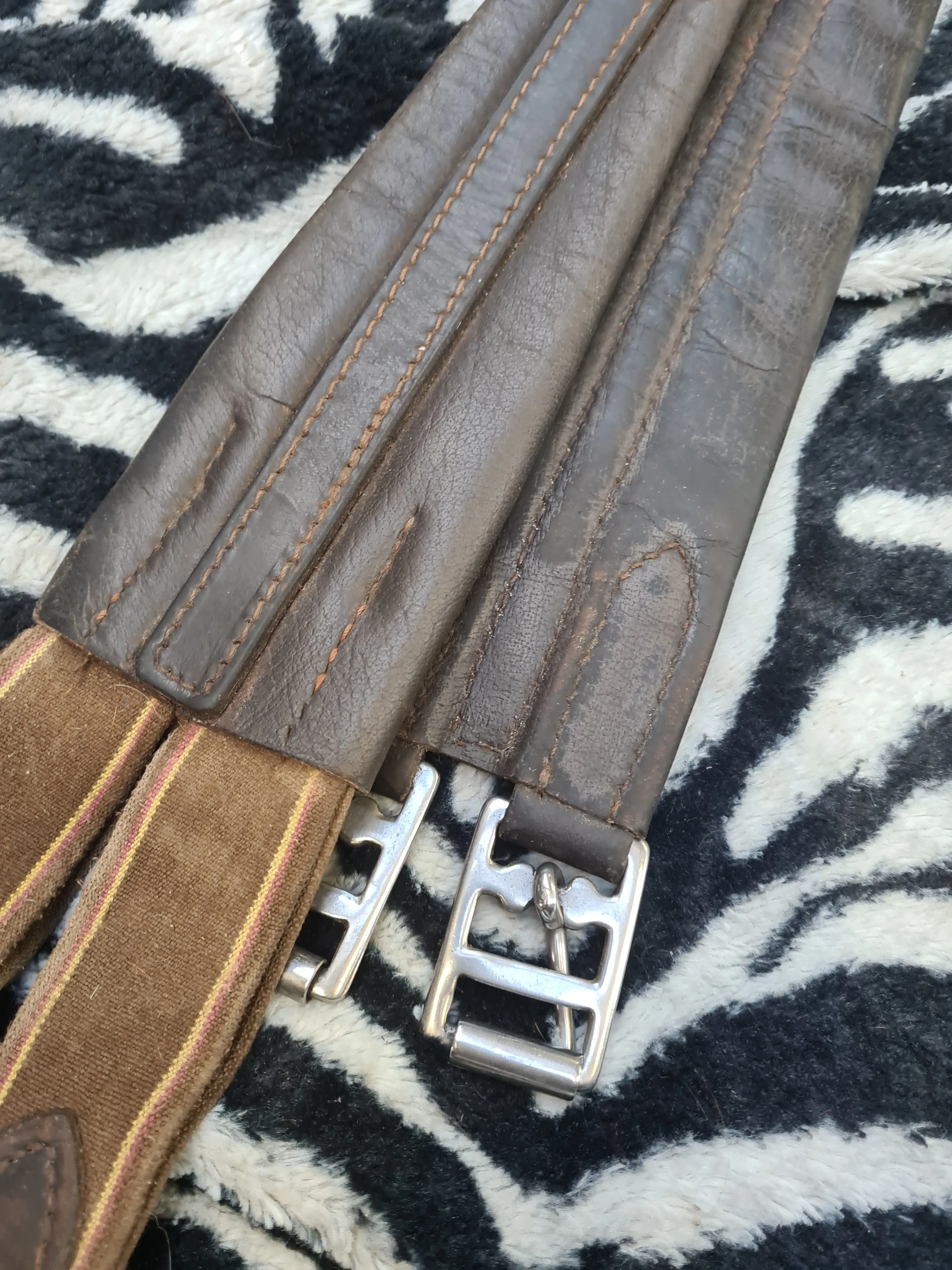 Used 52" brown leather girth FREE POSTAGE ❤️