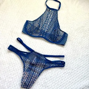 Victorias Secret Very Sexy 2 Pc Set Unlined Fishnet Lace Halter Bra 32C Thong S