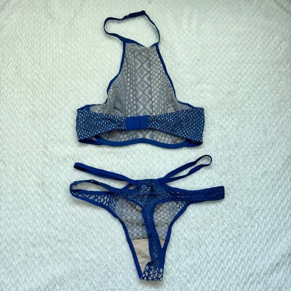 Victorias Secret Very Sexy 2 Pc Set Unlined Fishnet Lace Halter Bra 32C Thong S