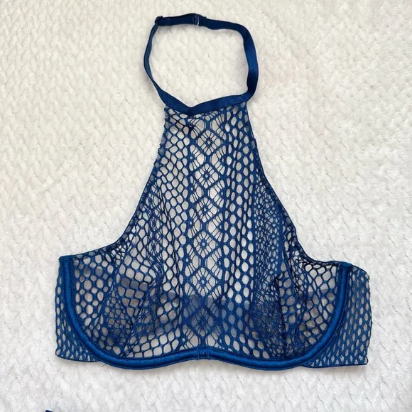 Victorias Secret Very Sexy 2 Pc Set Unlined Fishnet Lace Halter Bra 32C Thong S