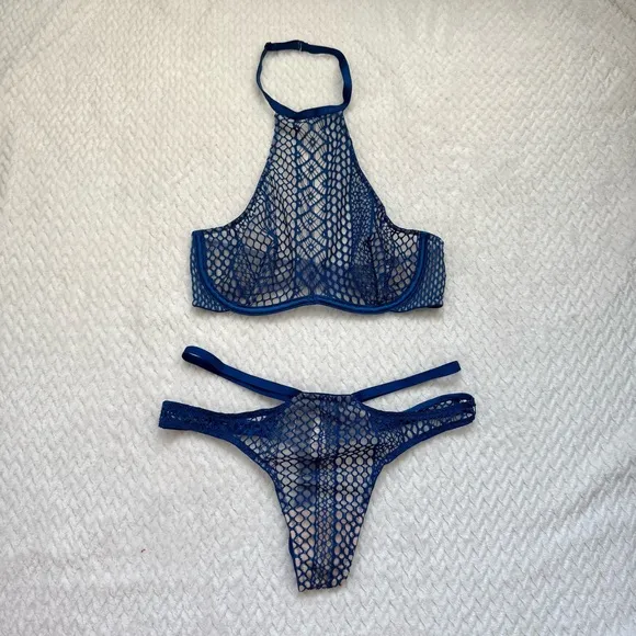 Victorias Secret Very Sexy 2 Pc Set Unlined Fishnet Lace Halter Bra 32C Thong S