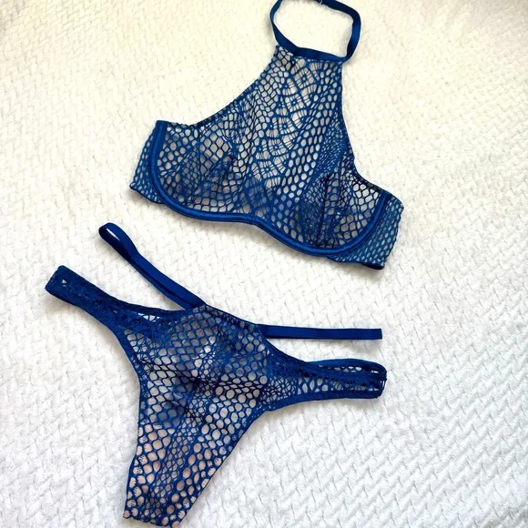 Victorias Secret Very Sexy 2 Pc Set Unlined Fishnet Lace Halter Bra 32C Thong S